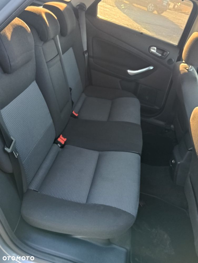 Ford Mondeo 2.0 Ghia - 10