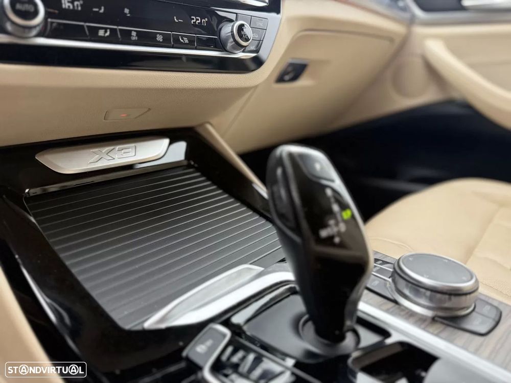 BMW X3 20 d xDrive Line Luxury - 20