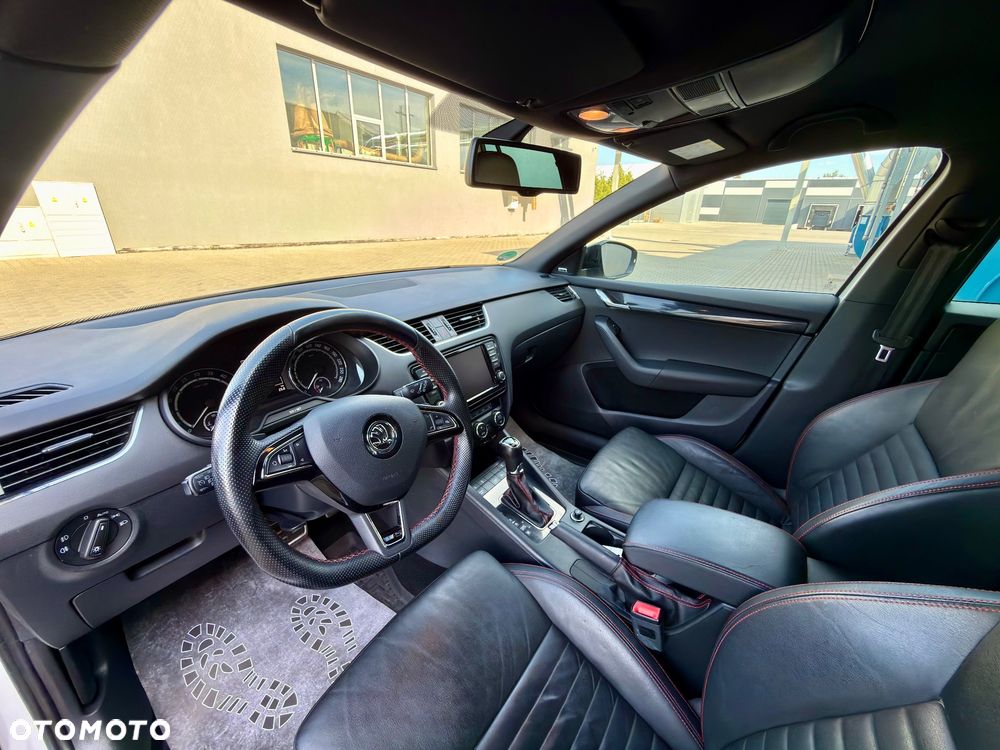 Skoda Octavia 2.0 TDI DSG RS - 10