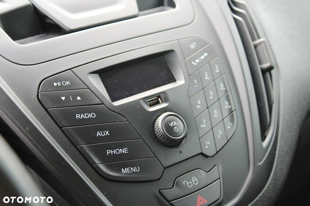 Ford Transit Courier - 19