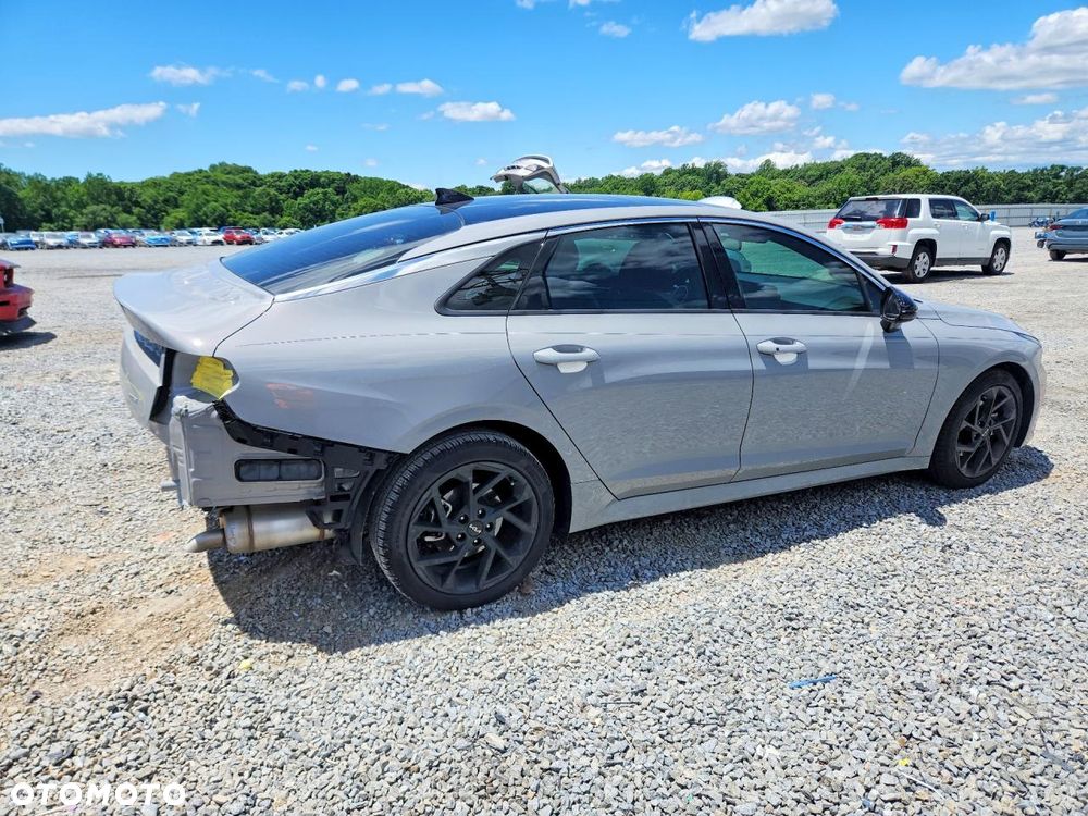 Kia K5 - 4
