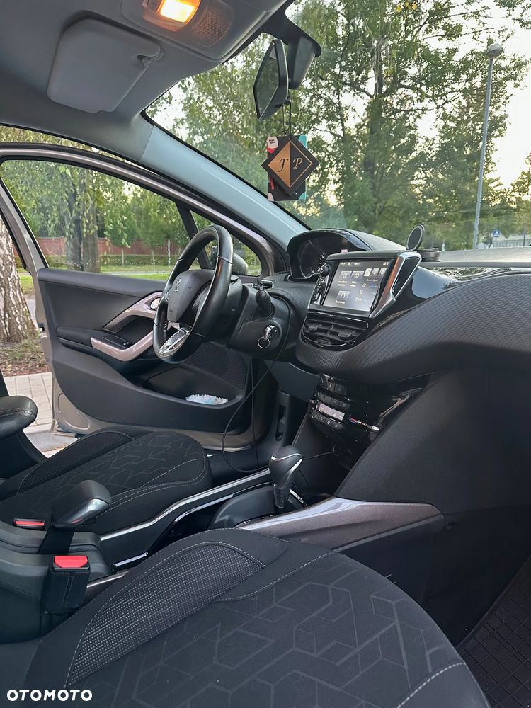 Peugeot 2008 1.2 Pure Tech Active S&S EAT6 - 11