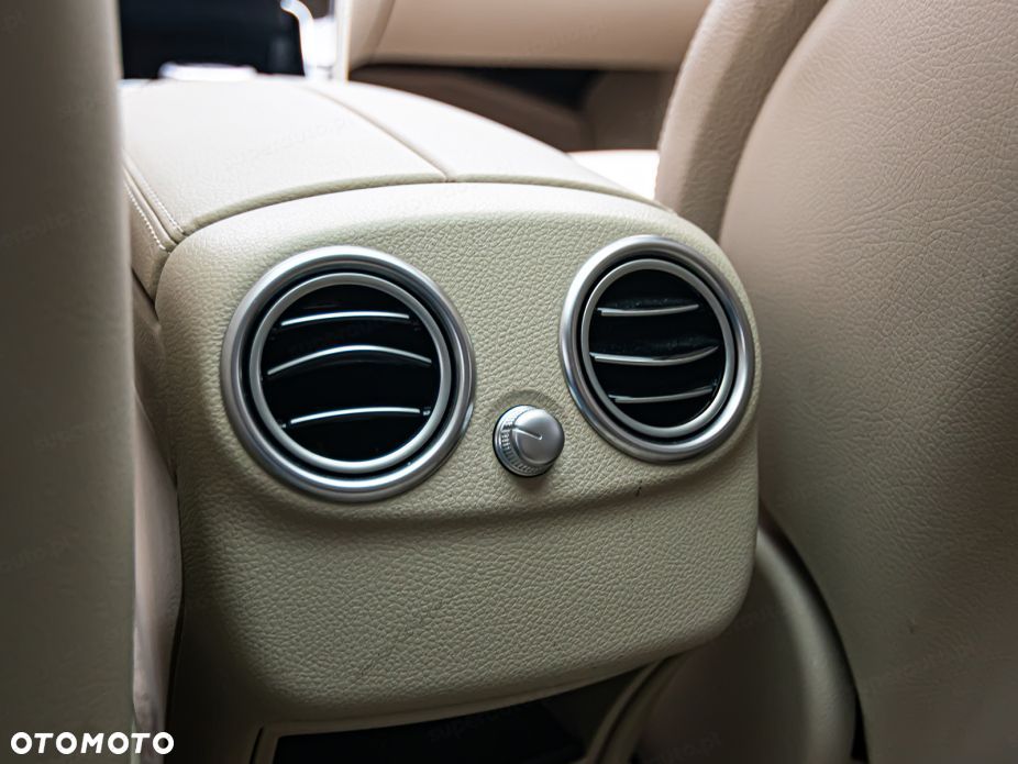 Mercedes-Benz Klasa C 300 9G-TRONIC - 25