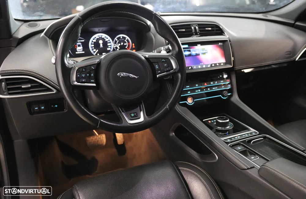 Jaguar F-Pace 25d AWD Aut. R-Sport - 21