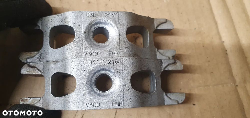 Mocowanie łapka wtrysków wtryskiwaczy wtryskiwacza wtrysku VW Passat B7 1.6 TDI 03L216 - 4