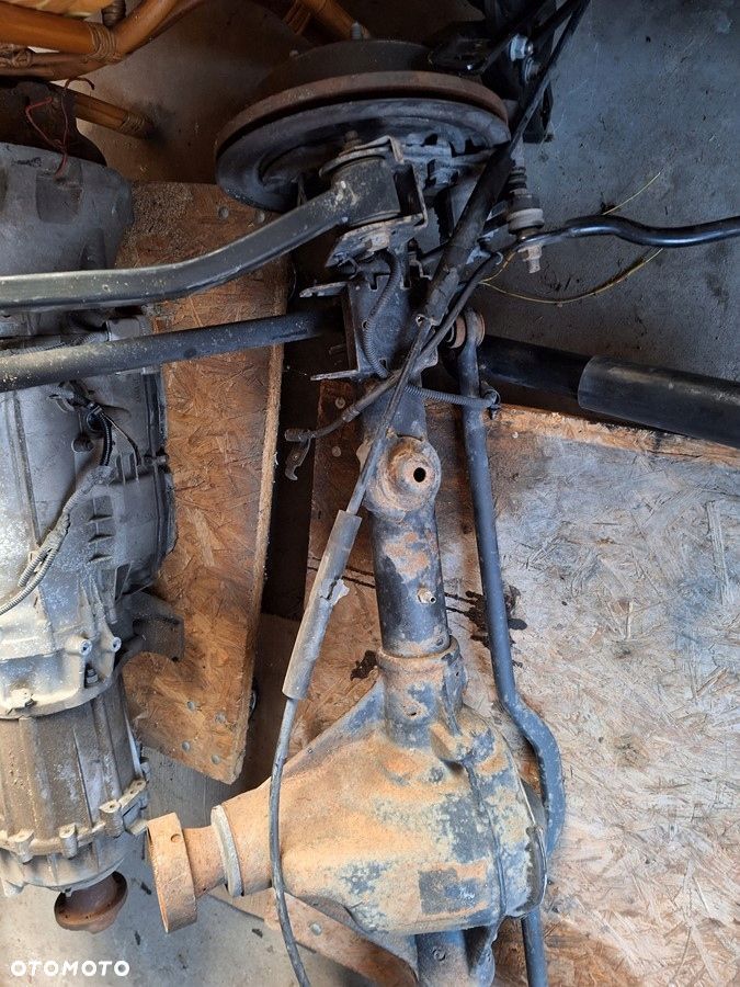 jeep wrangler jk 2.8 crd sahara tylny most dyfer zawieszenie demontaz super - 3