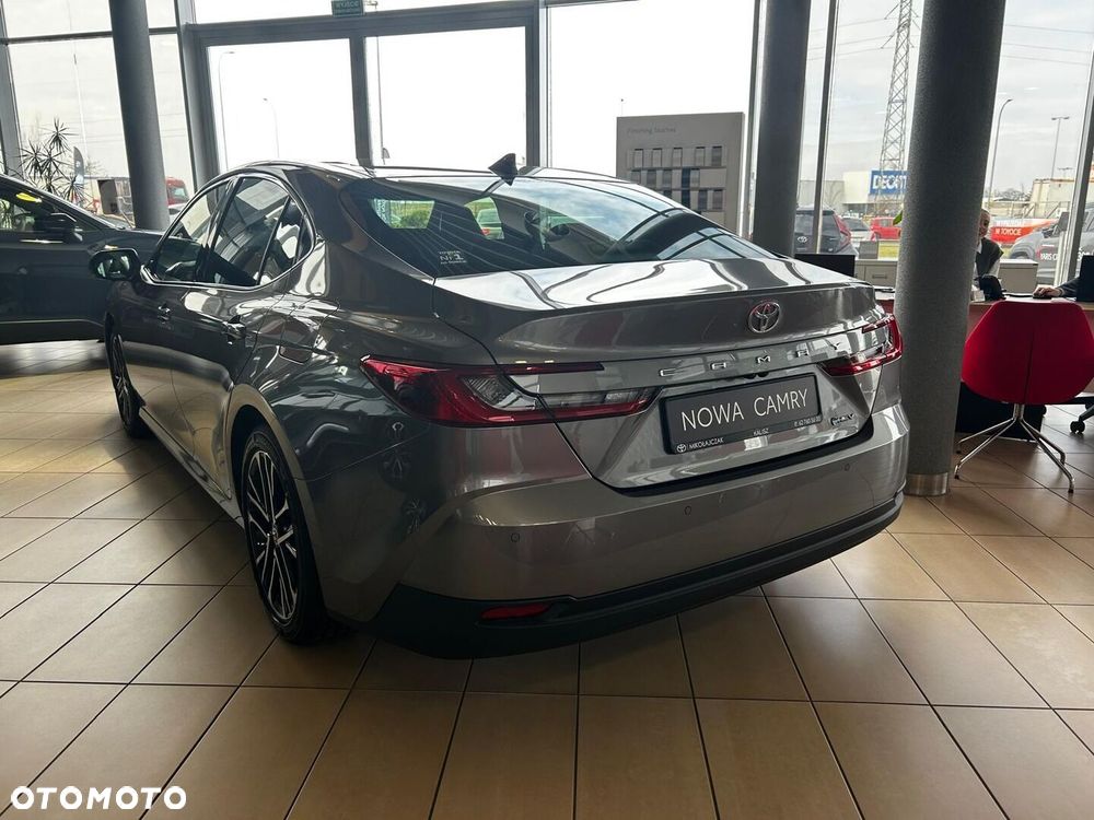 Toyota Camry - 6