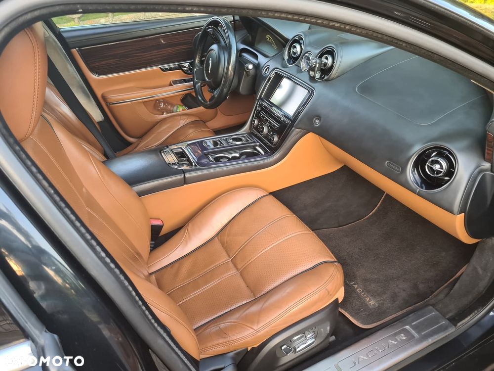 Jaguar XJ 3.0 D V6 Premium Luxury - 23