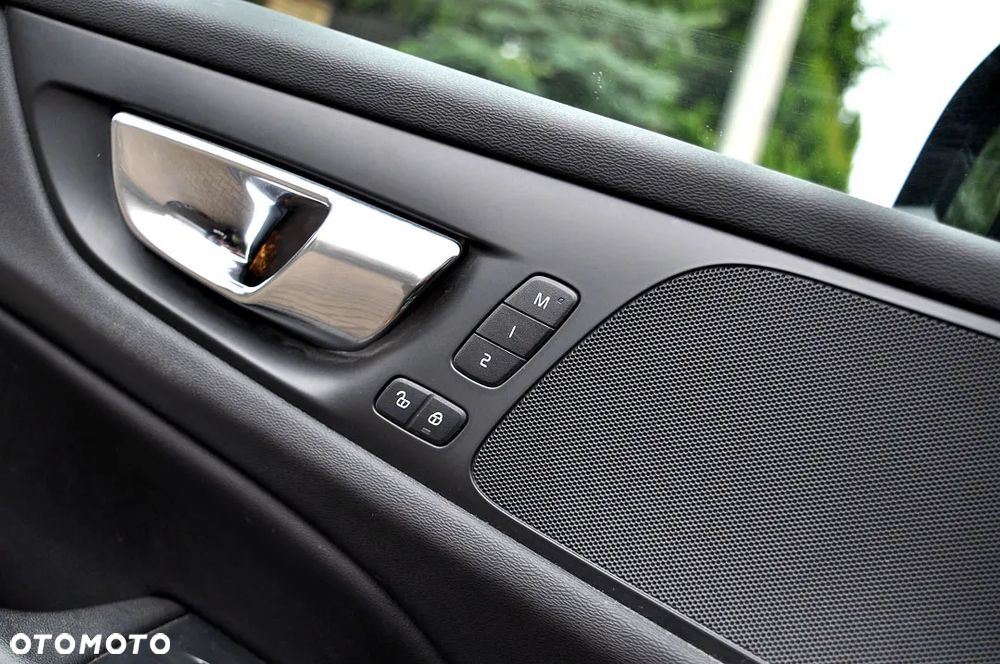 Volvo V60 T4 Geartronic R-Design - 24