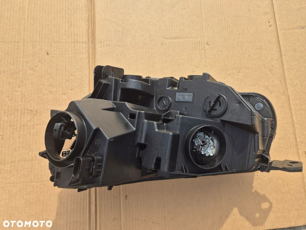 Peugeot Rifter lampa prawa.Soczewka H7.LED. OE. - 10