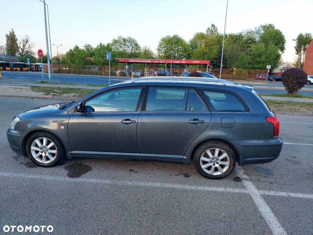 Toyota Avensis - 2
