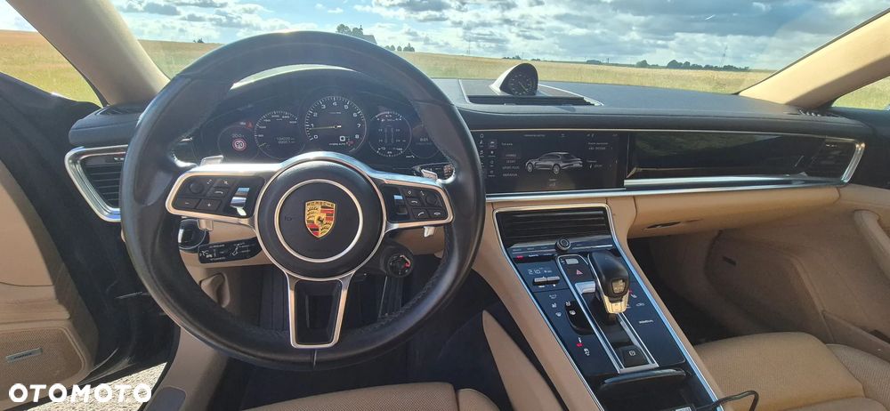 Porsche Panamera 4 E-Hybrid - 12