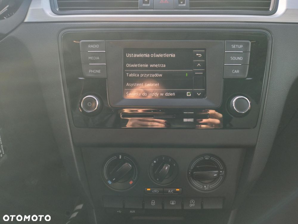 Skoda RAPID 1.2 TSI Ambition - 29