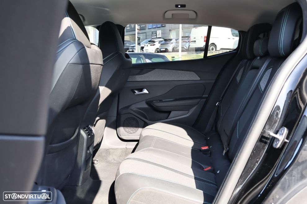 Peugeot 408 1.2 Hybrid Allure e-DCS6 - 19