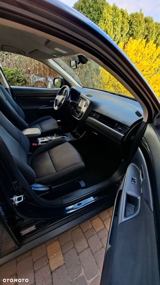 Mitsubishi Outlander 2.0 2WD Inform - 18