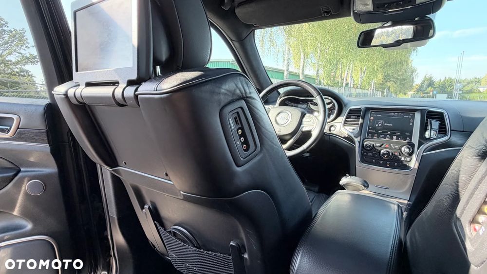Jeep Grand Cherokee - 24