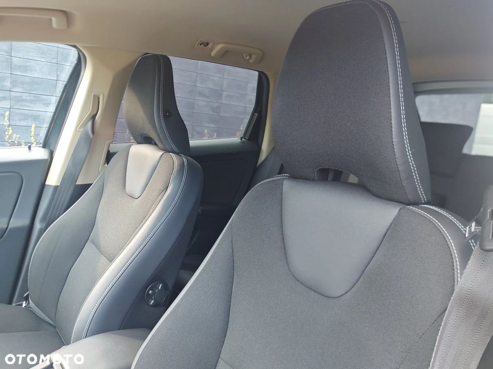 Volvo XC 60 D3 AWD Momentum - 8