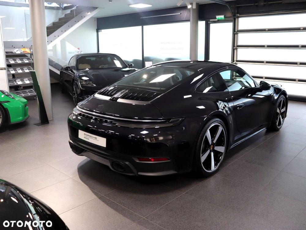 Porsche 911 Carrera - 5