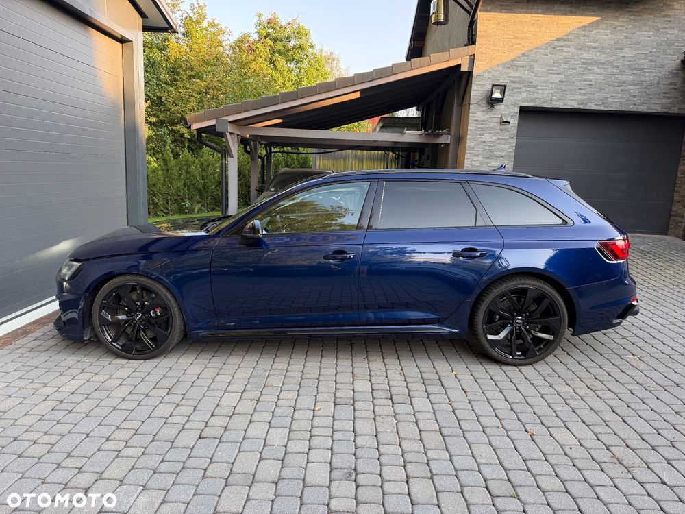 Audi RS4 Avant - 3