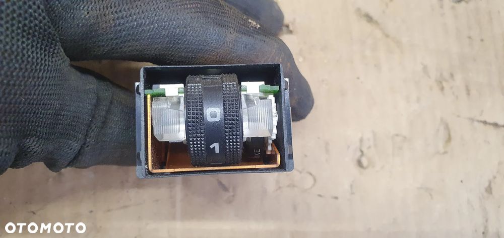 Przełącznik grzania fotela Audi A6 C5 4B0963563 - 1
