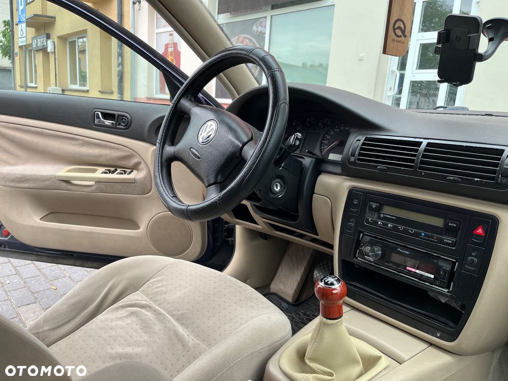 Volkswagen Passat 1.8 - 8