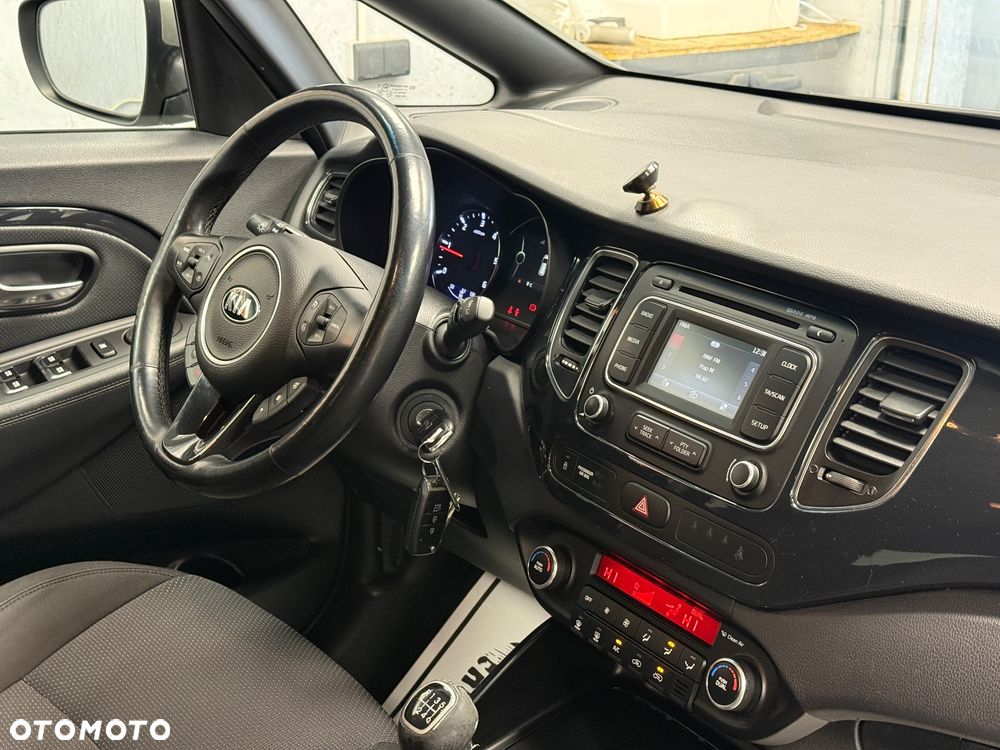 Kia Carens - 12