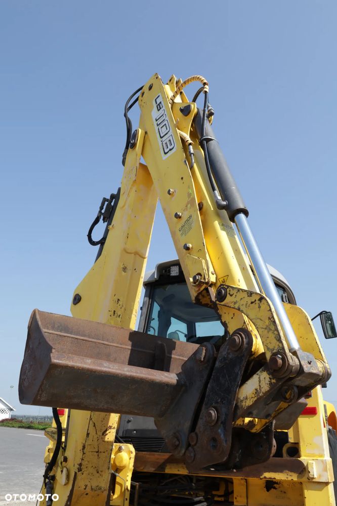 New Holland LB110B - 8
