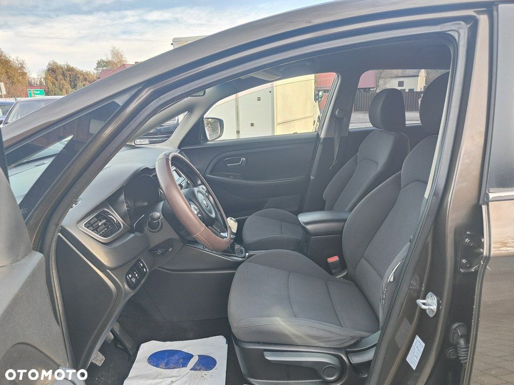 Kia Carens - 9