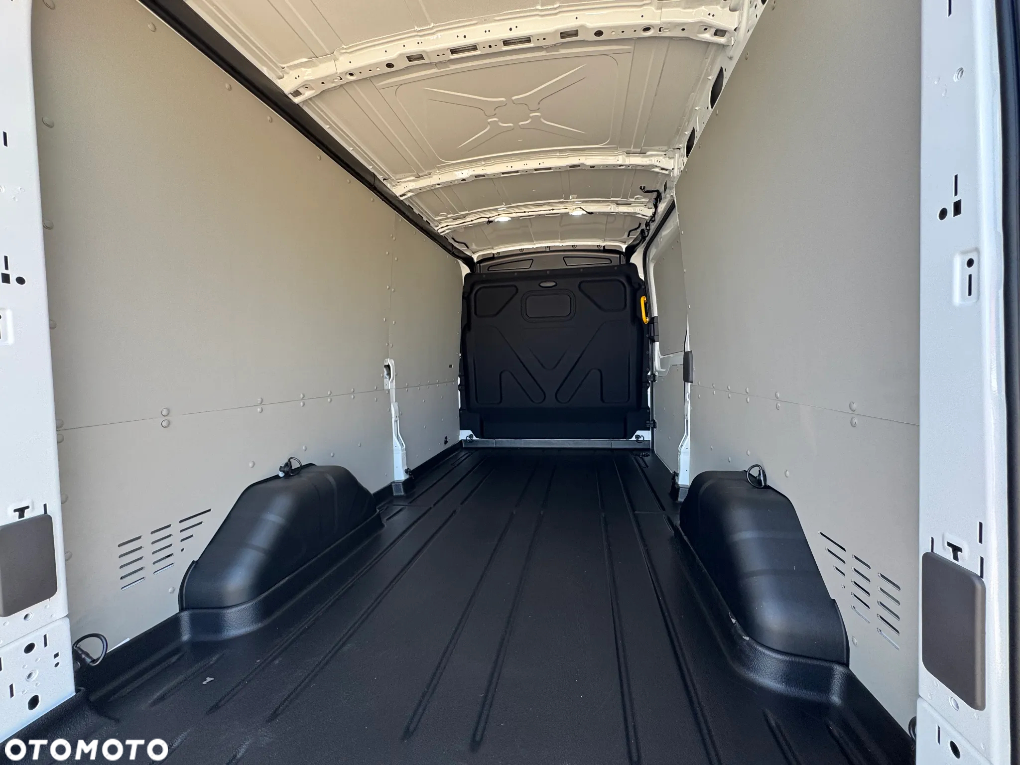 Ford Transit - 12