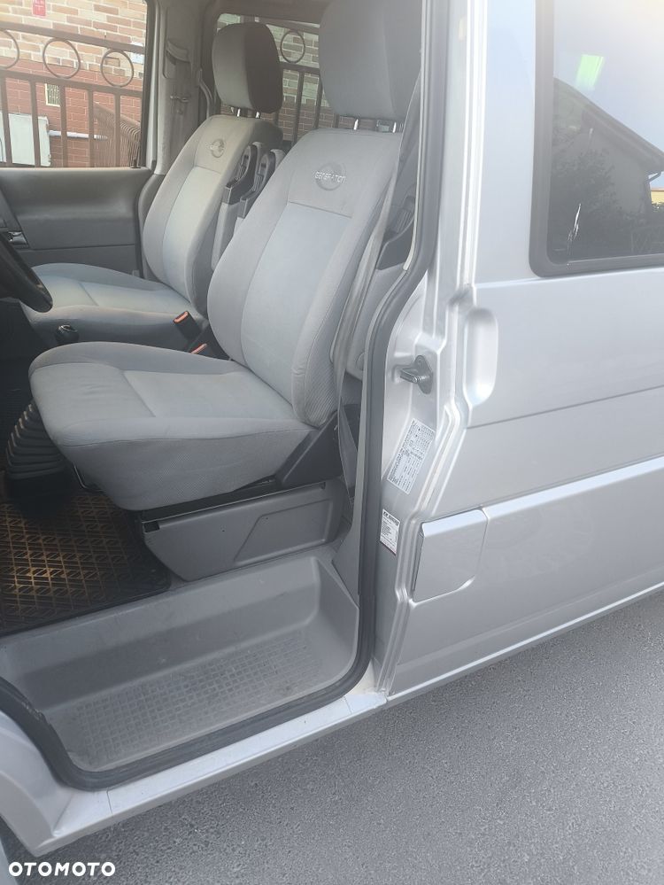 Volkswagen Multivan - 5
