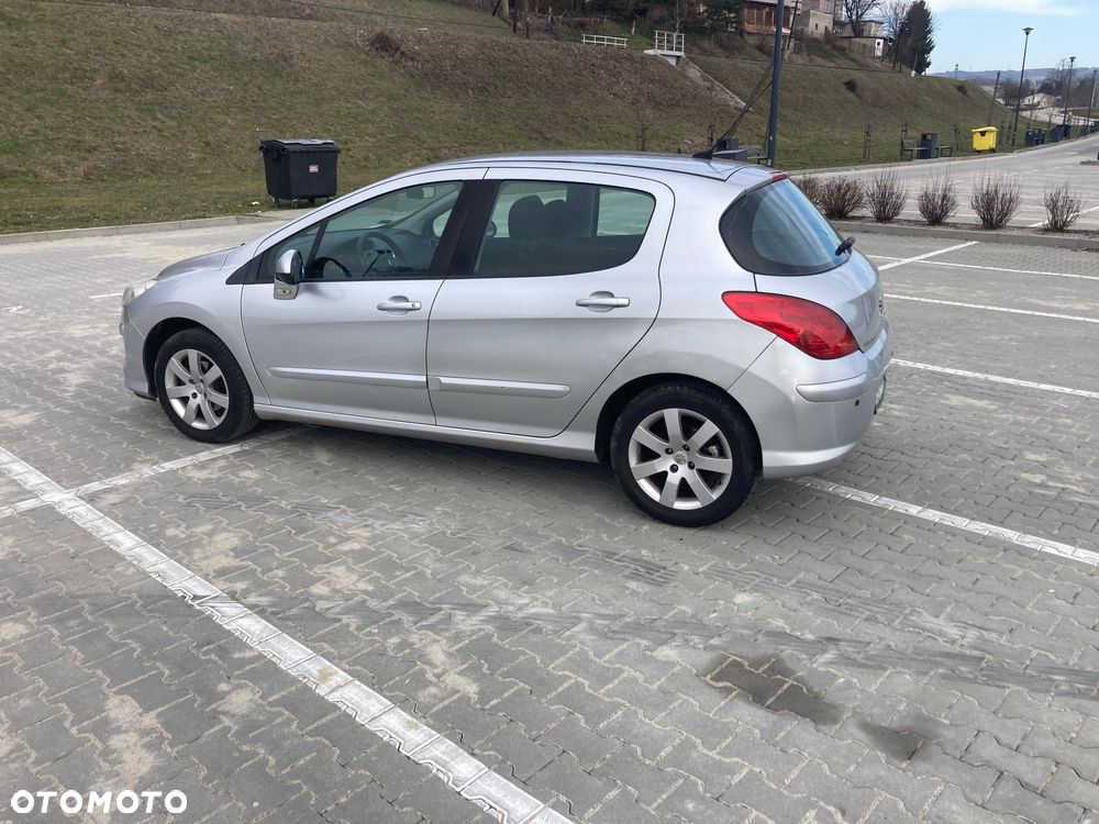 Nissan Micra - 4