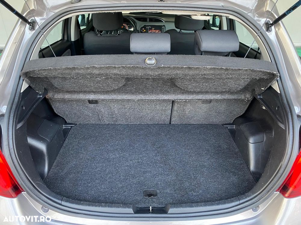 Toyota Yaris 1.3 Terra Plus - 8