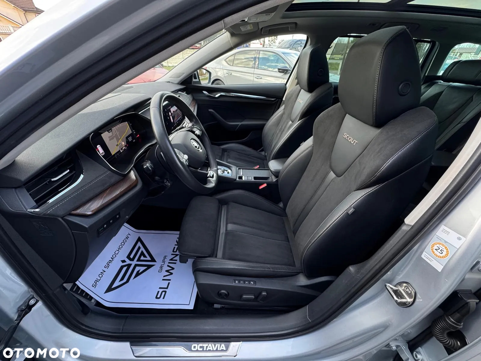 Skoda Octavia Combi 2.0 TDI DSG 4x4 Scout - 25