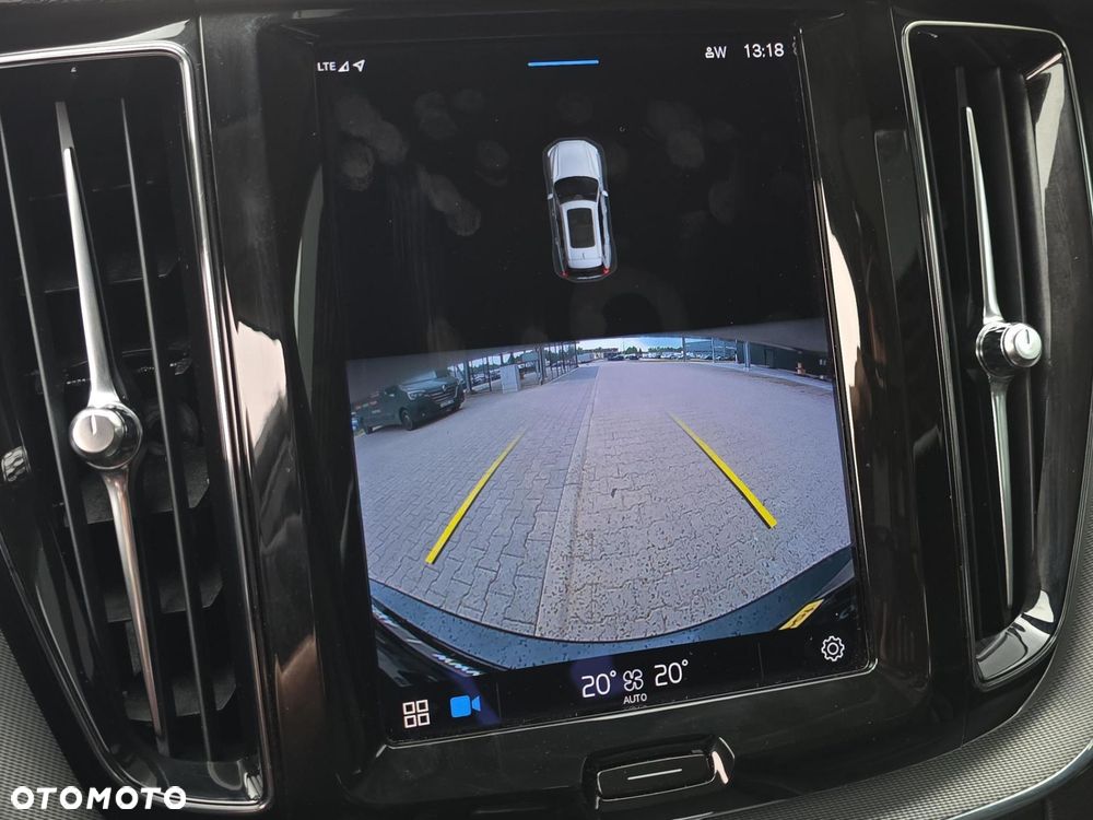 Volvo XC 60 B4 D Plus Dark - 17