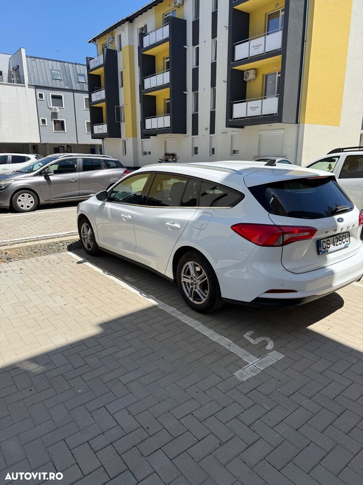 Ford Focus 1.0 EcoBoost Active - 3