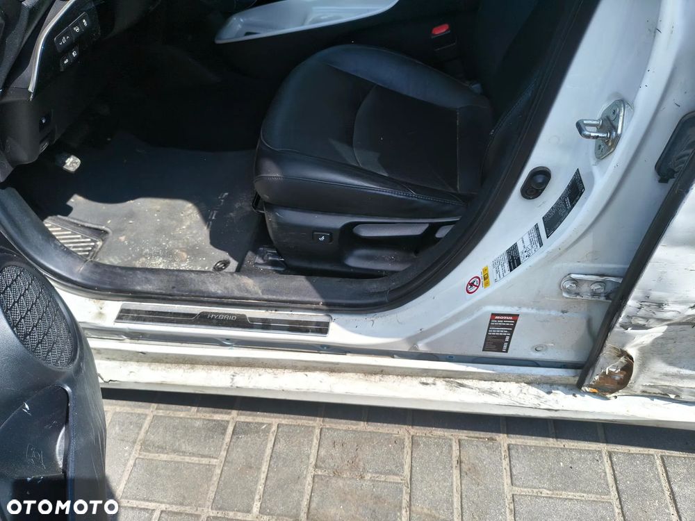 Toyota Prius (Hybrid) - 9