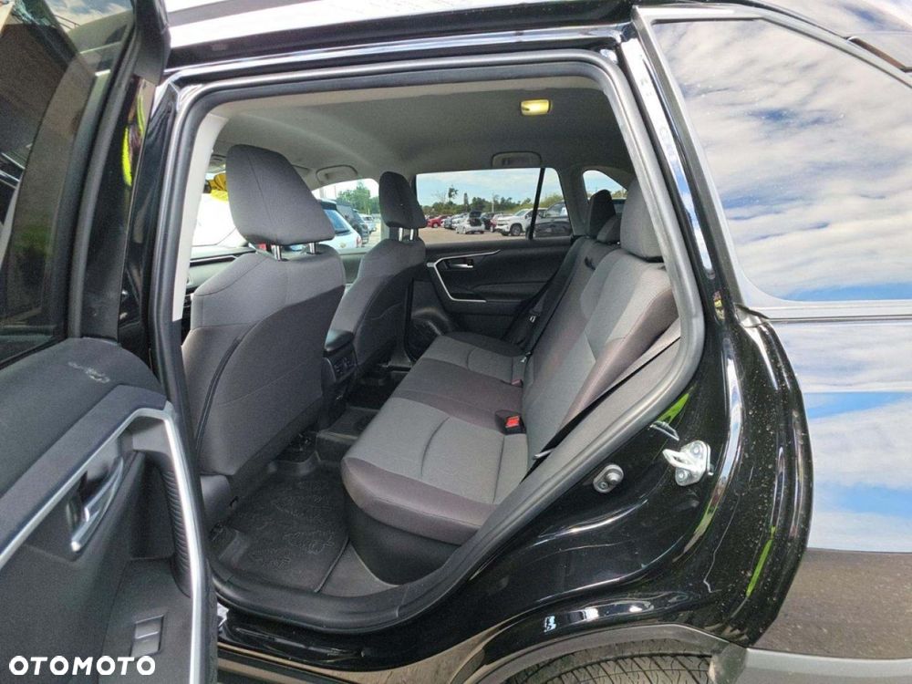 Toyota RAV4 - 8