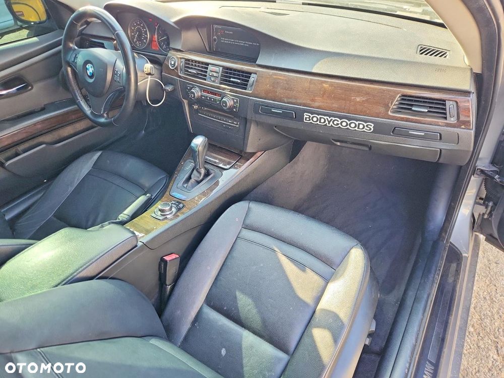 BMW Seria 3 335i Luxury Line - 9