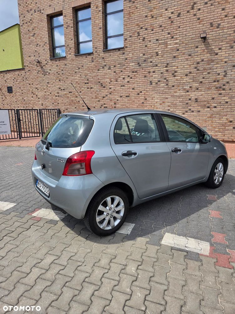 Toyota Yaris - 4