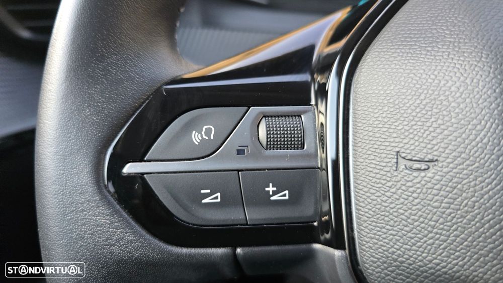 Peugeot e-208 Allure Pack - 15