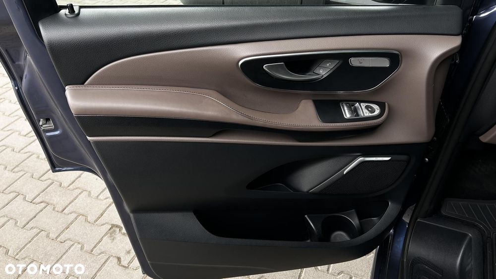 Mercedes-Benz Klasa V - 10