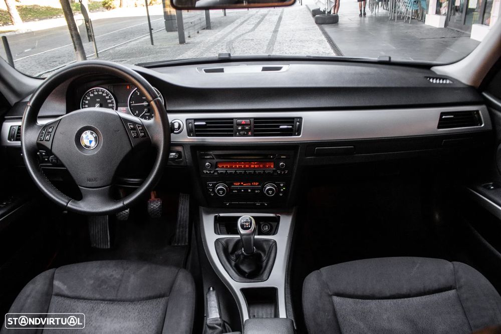 BMW 318 d LifeStyle - 22