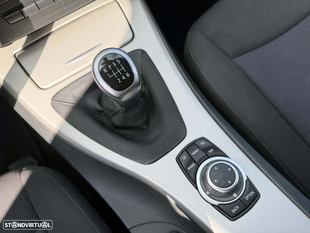 BMW 318 d LifeStyle - 35