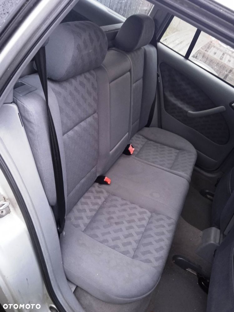 Na części Skoda Octavia kombi SLX 2.0 8V silnik AQY skrzynia EMR kolor 9102 - 8