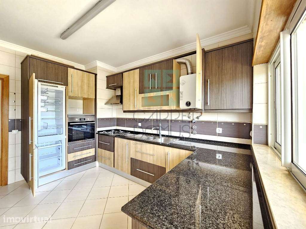 Espaçoso apartamento T3, com parqueamento, junto centro de Loulé, A... - Grande imagem: 3/60