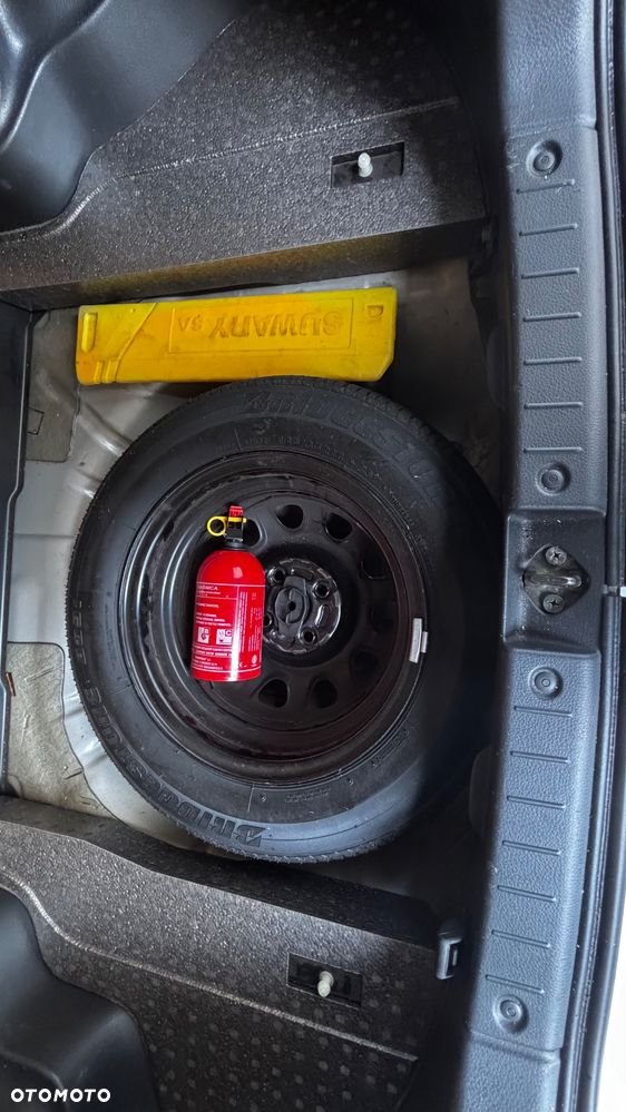 Suzuki Liana 1.6 - 17