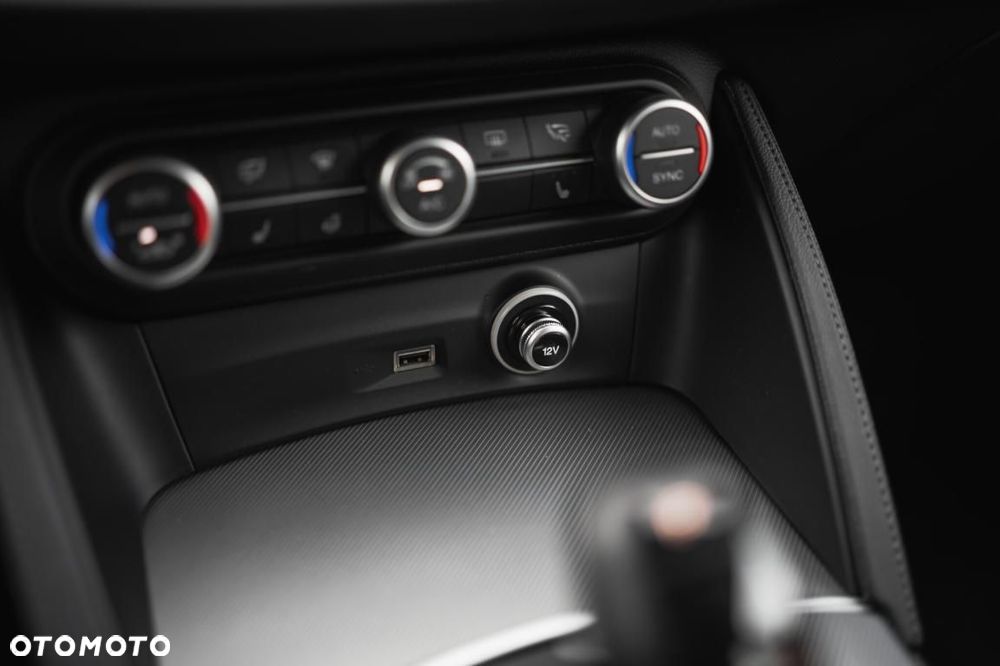 Alfa Romeo Stelvio - 23