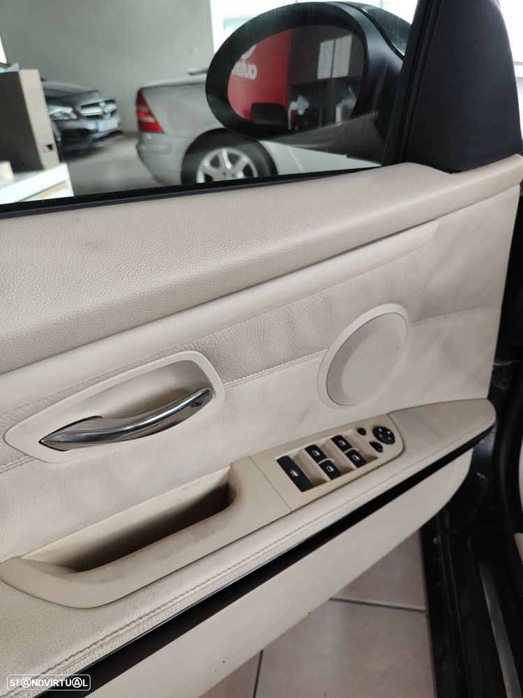 BMW 320 i M Sport Edition - 23