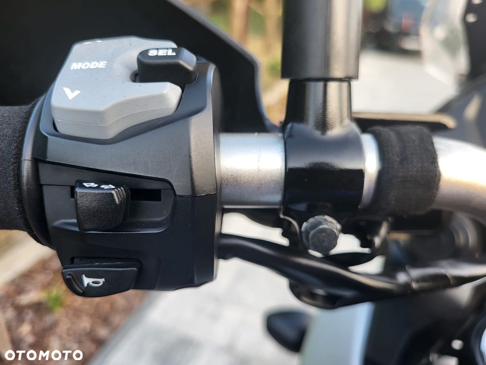 Suzuki V-STROM - 16