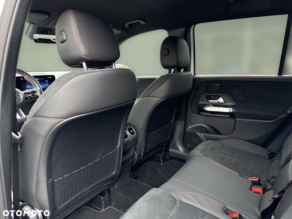Mercedes-Benz GLB - 24